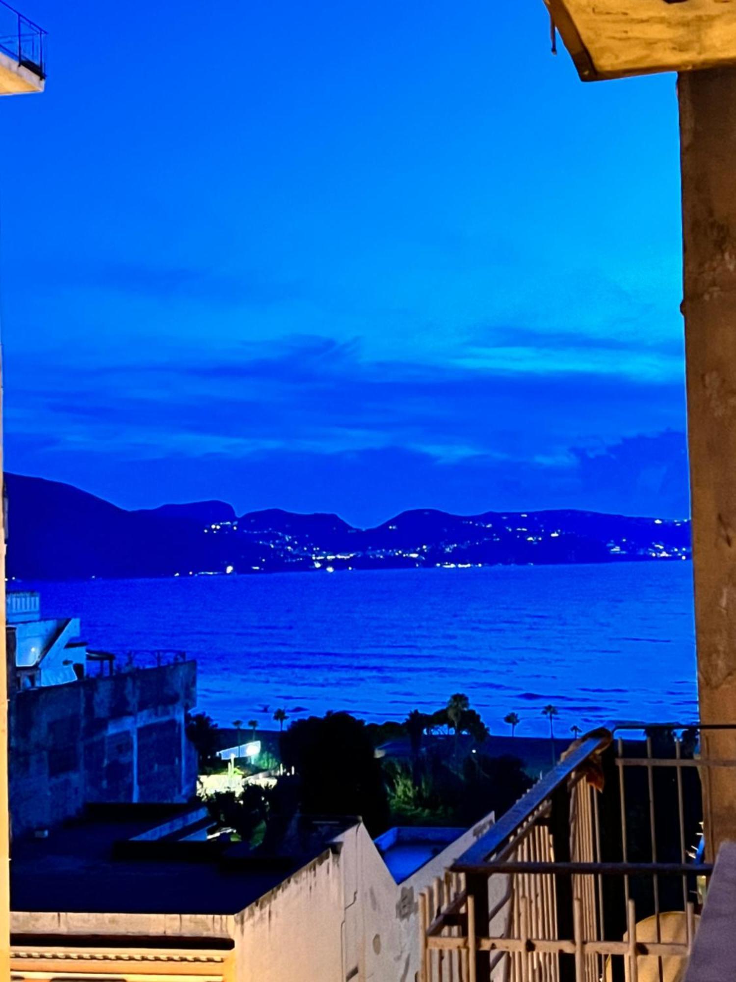 Sogno Di Mezza Estate Lägenhet Torre Annunziata Exteriör bild