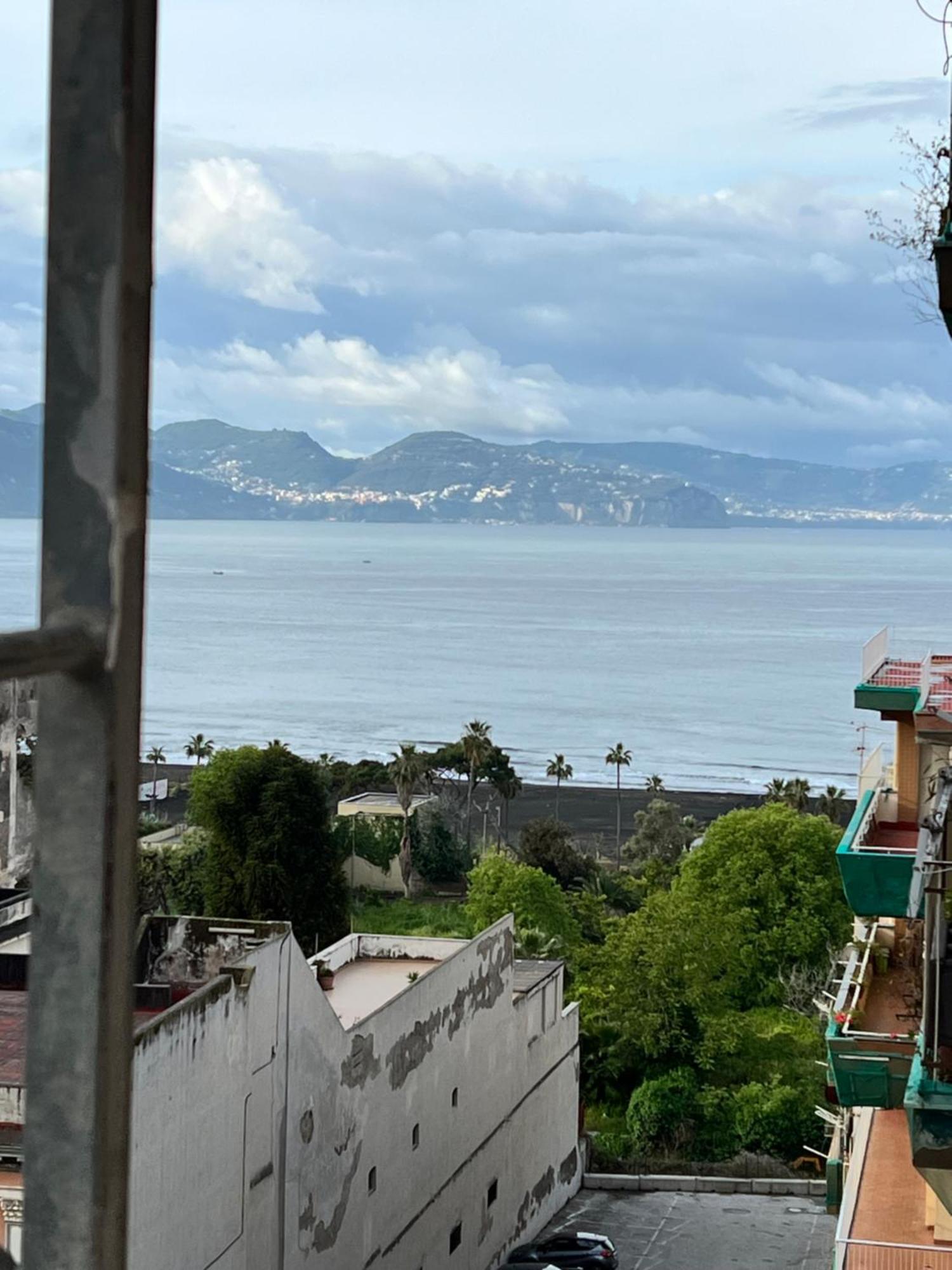 Sogno Di Mezza Estate Lägenhet Torre Annunziata Exteriör bild